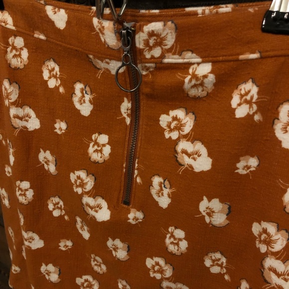 👢A&F Orange Floral Skirt🧡 - Picture 2 of 5